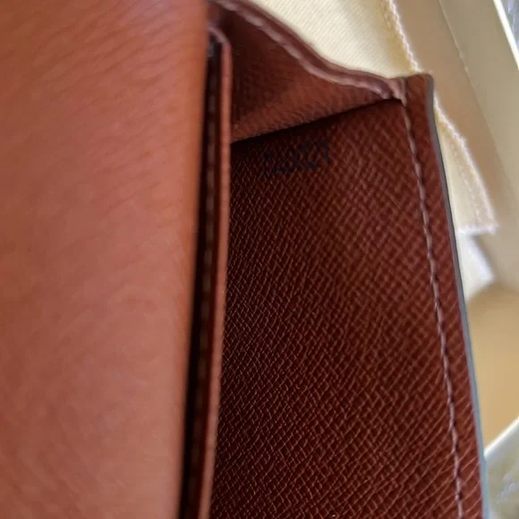 Authentic Louis Vuitton Monogram Bi Fold Wallet